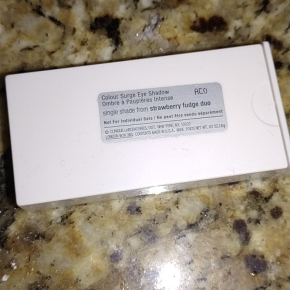 clinique strawberry fudge eye shadow - Picture 4 of 5